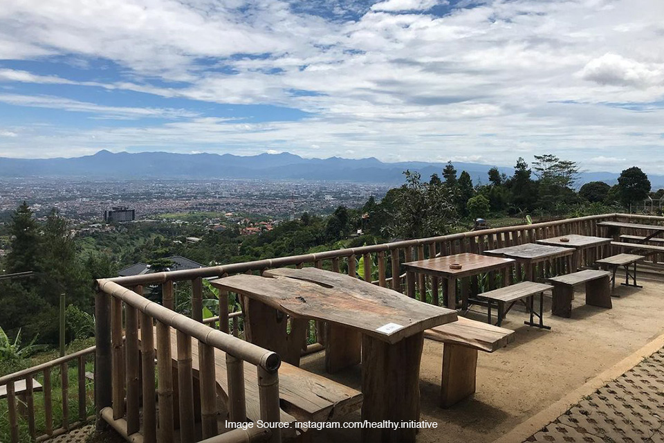 Referensi Kafe dengan Suasana Sejuk Pegunungan di Dago Pakar SUPERLIVE