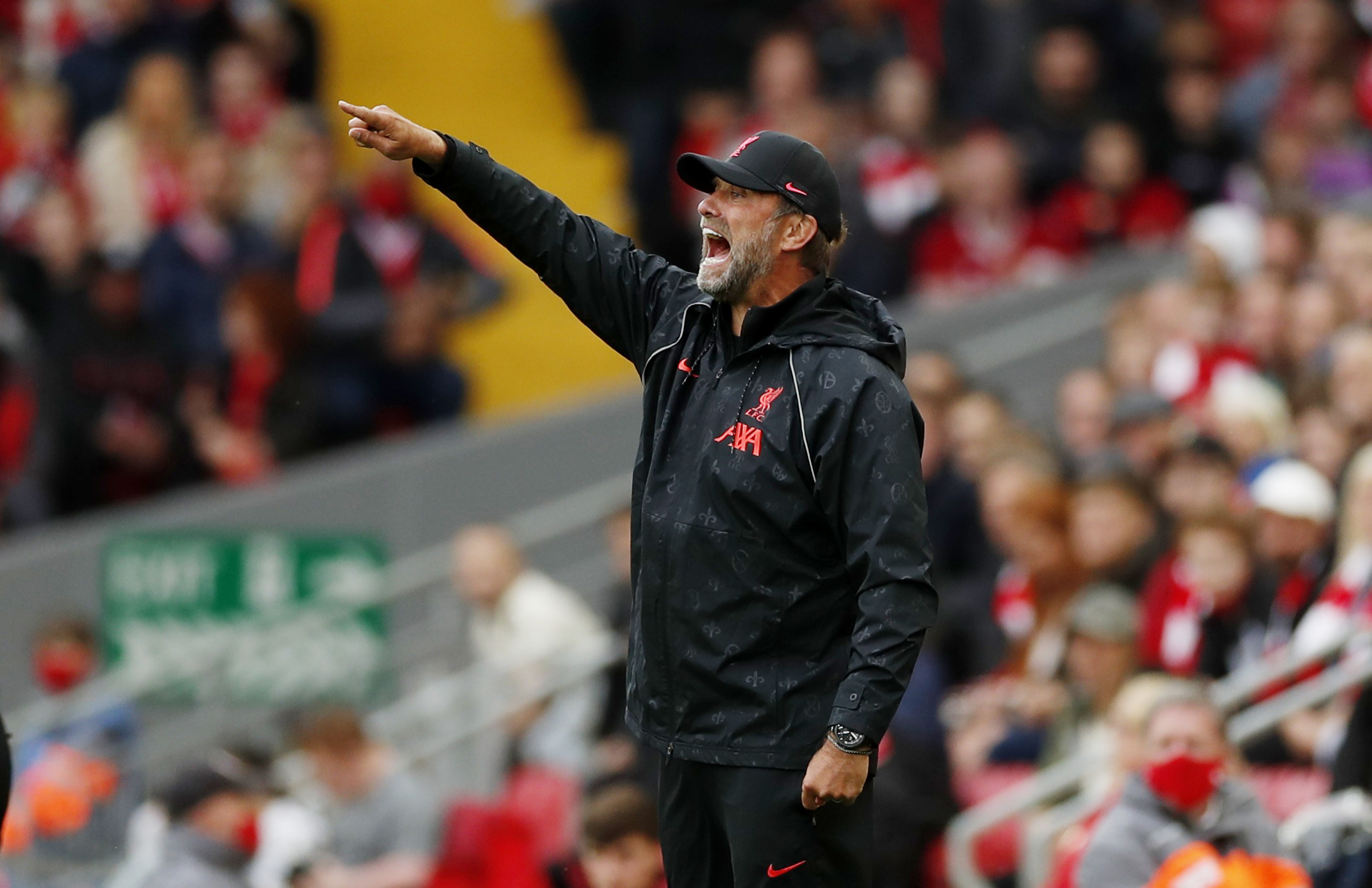 Liverpool manager Jurgen Klopp gives instructions to his players Action Images via Reuters/Lee Smith