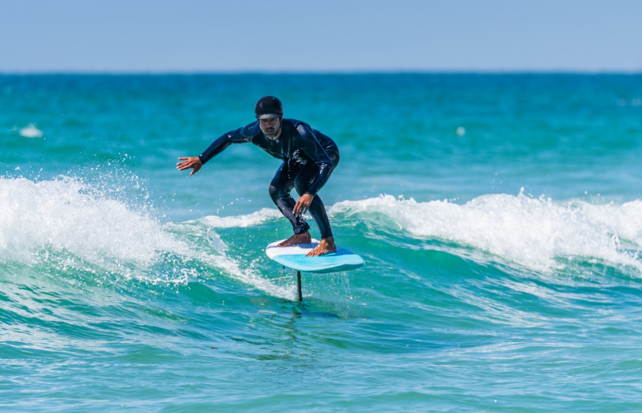 Bisa Surfing Tanpa Ombak Tinggi Kalau Pakai Foil Board!