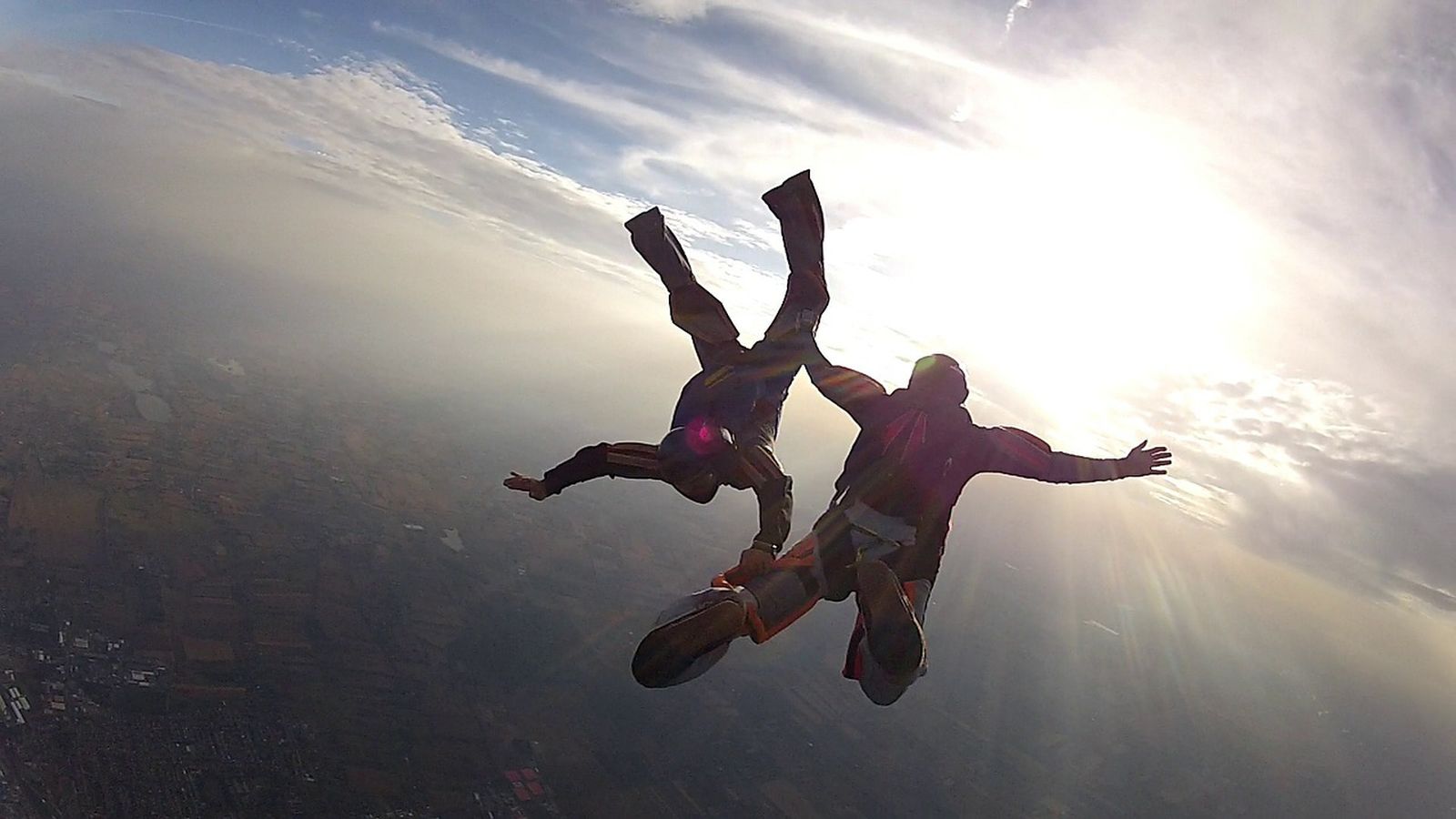 Skydiving di Atas Langit Pondok Cabe | SUPERLIVE