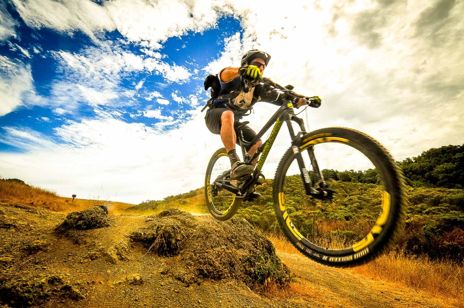 4 Tips Mudah Melakukan Mountain Bike 