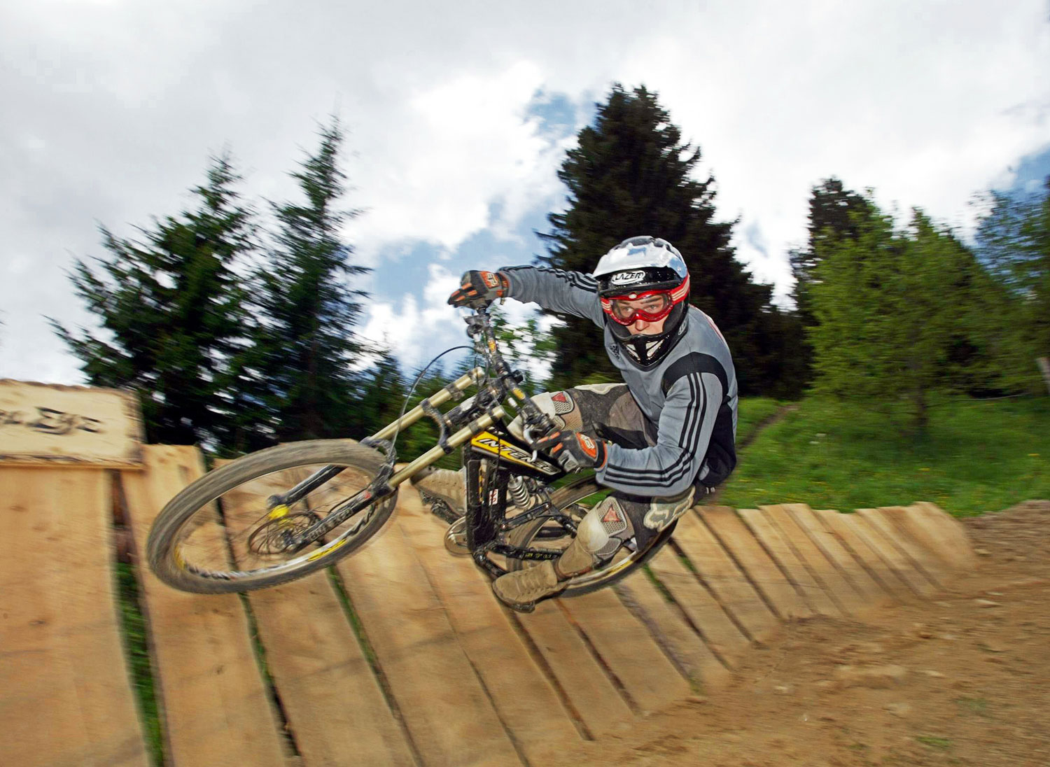 Sepeda Freeriding dan Downhill 