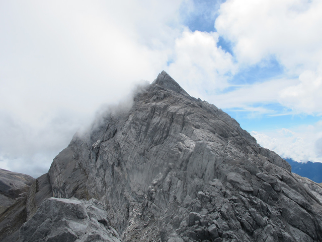 Ilustrasi Gunung Yamin