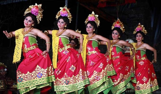 Tarian Bali Tari Puspanjali