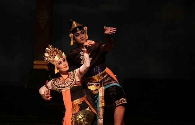 Tarian Bali Tari Panji Semirang