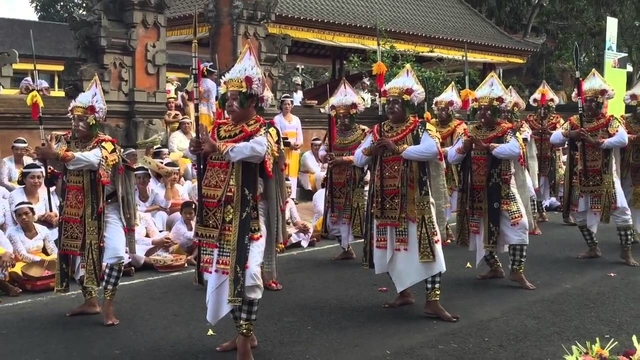 Tarian Bali Tari Baris