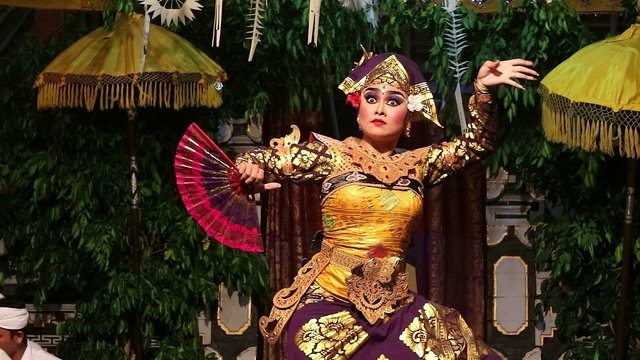 Tarian Bali Tari Trunajaya