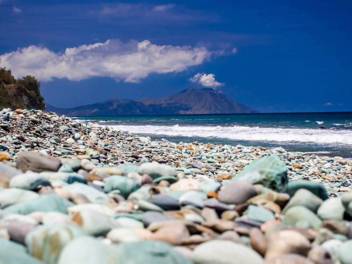 4 Hal yang Perlu Untuk Lo Ketahui Seputar Pantai Penggajawa di Pulau  Flores! | SUPERLIVE